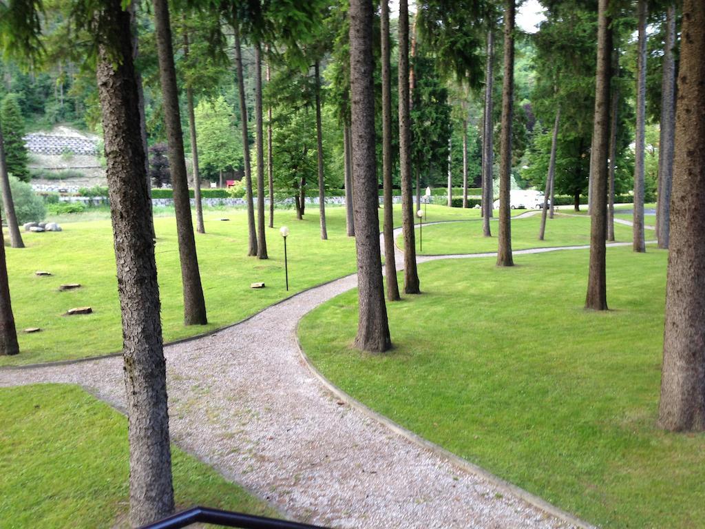 Ferienwohnung Residenza Finestra Sul Parco Comano Terme Exterior foto